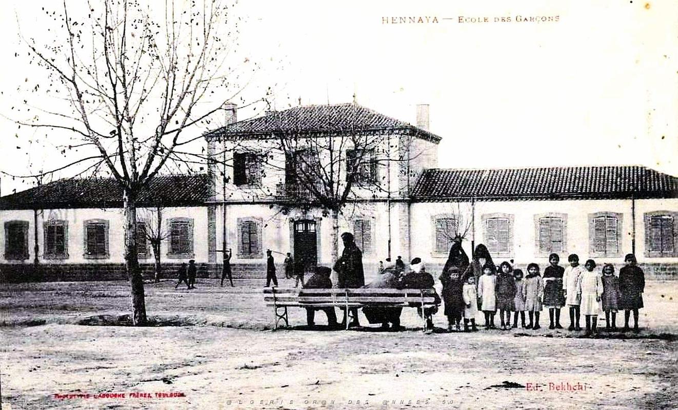 1619- Hennaya - Eugene Etienne - L'Ecole des Garcons.jpg